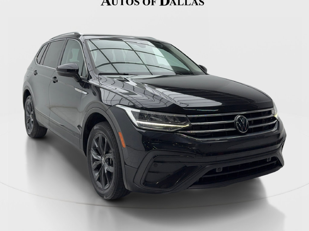 Used 2022 Volkswagen Tiguan SE w/ Panoramic Sunroof Package FWD image 3