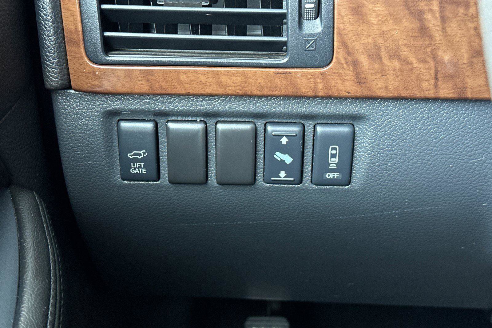 Used 2014 Nissan Armada SL image 31