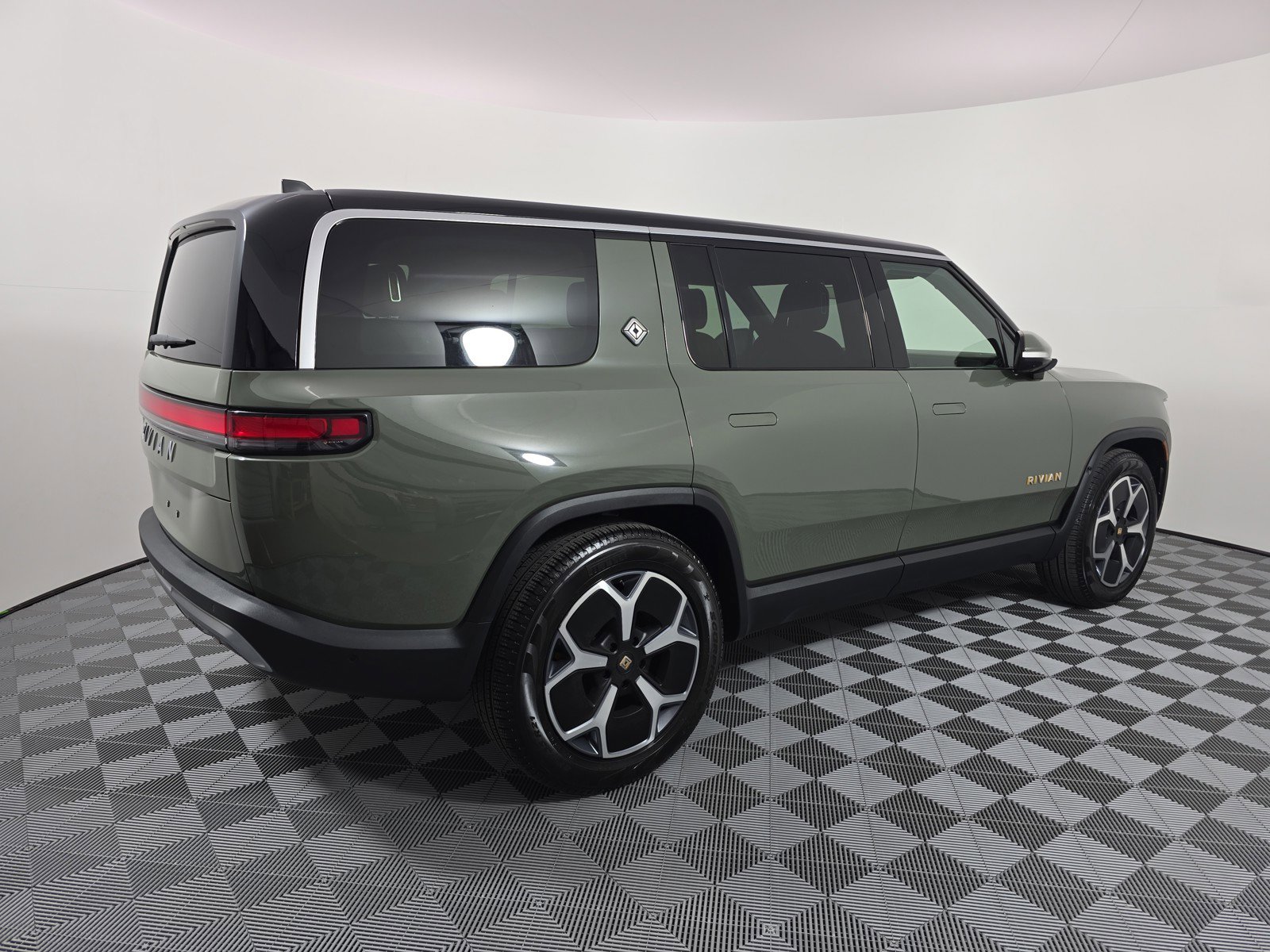 Used 2024 Rivian R1S Launch Edition AWD/4WD image 5