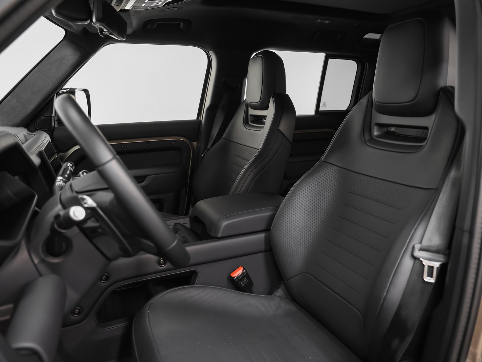 Used 2025 Land Rover Defender 110 image 5