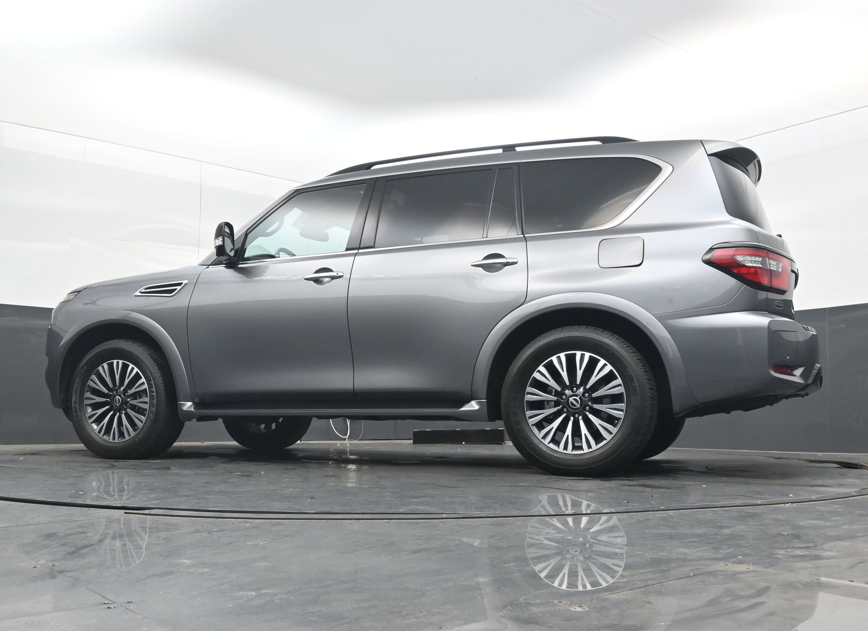 Used 2024 Nissan Armada SL w/ Midnight Edition Package image 24