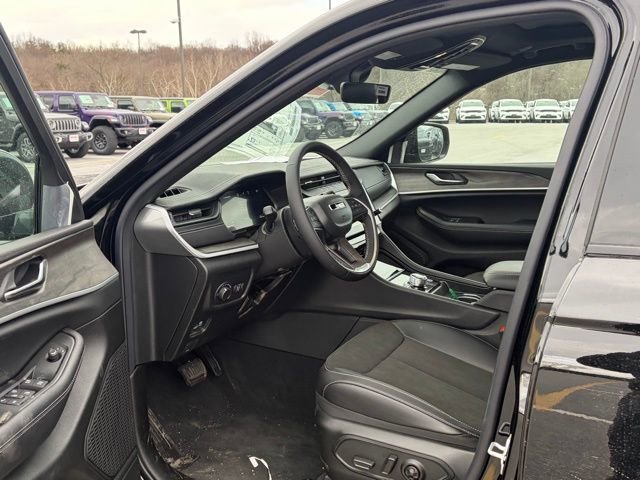 New 2026 Jeep Grand Cherokee Altitude image 14