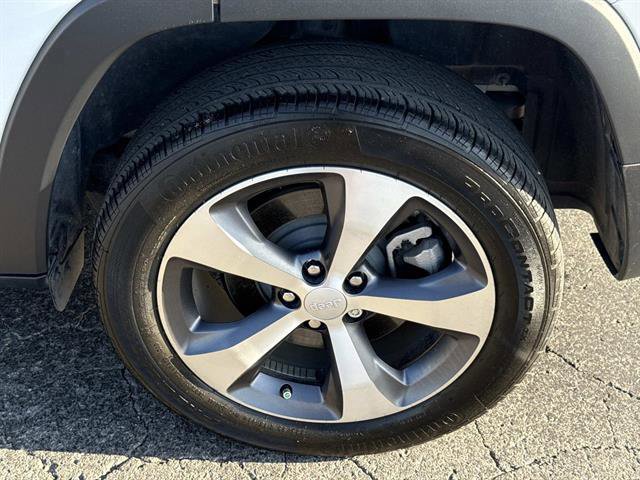 Used 2021 Jeep Cherokee Limited w/ Elite Package image 28