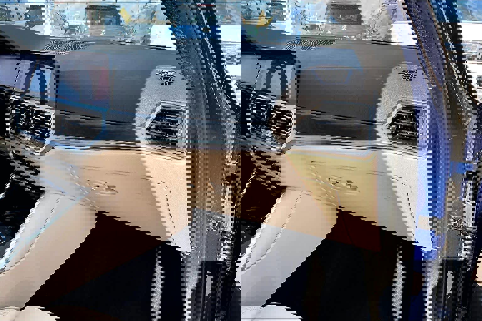 Used 2021 BMW 330i Sedan w/ Premium Package image 32