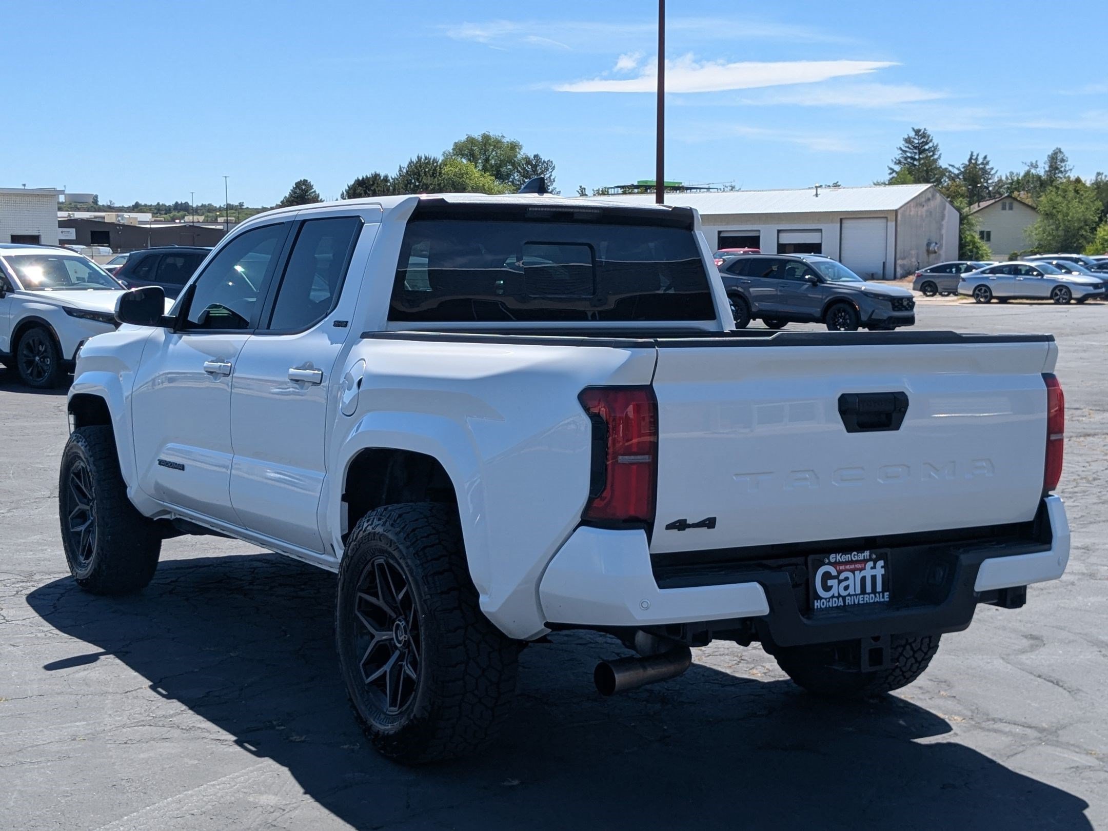 Used 2025 Toyota Tacoma SR5 AWD/4WD image 8