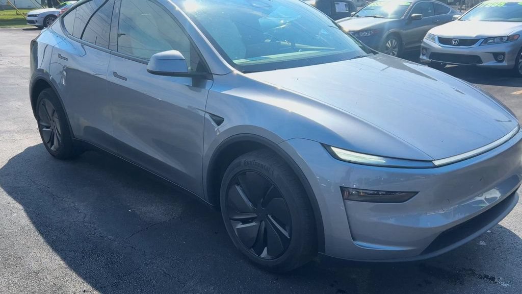 Used 2026 Tesla Model Y 2WD image 2
