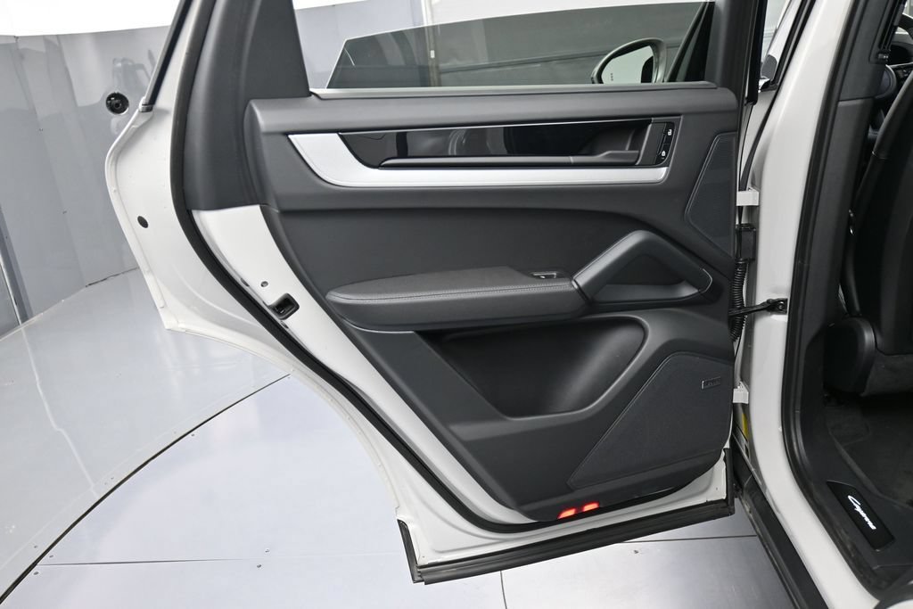 Certified 2025 Porsche Cayenne S AWD/4WD image 24