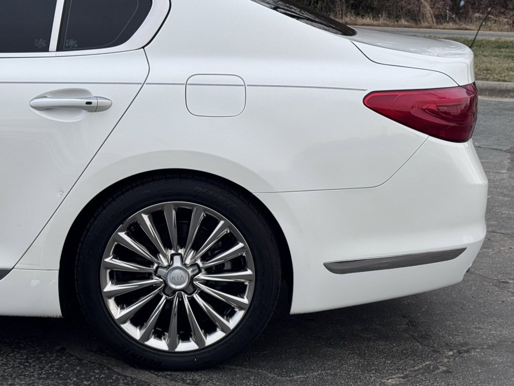 Used 2015 Kia K900 Luxury image 40