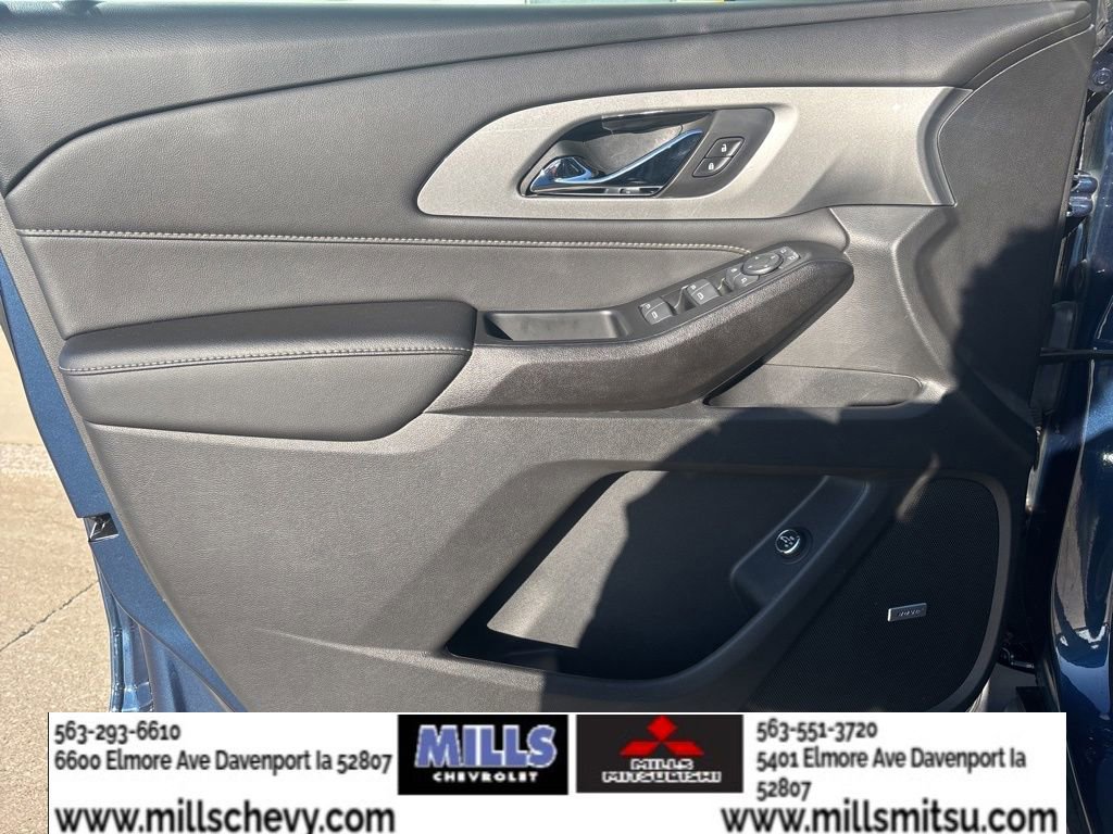 Used 2023 Chevrolet Traverse LT w/ LT Premium Package AWD/4WD image 9