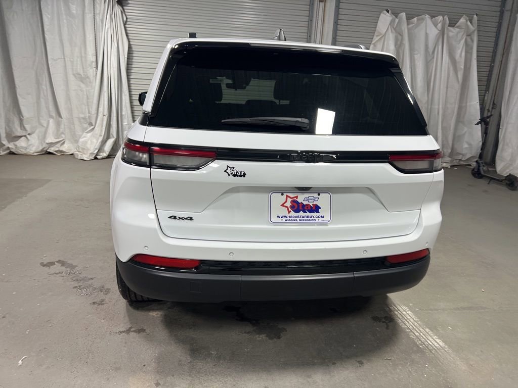 Used 2025 Jeep Grand Cherokee Altitude image 6