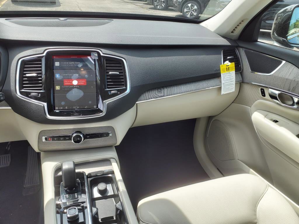 New 2025 Volvo XC90 B5 Plus w/ Protection Package Premier image 14