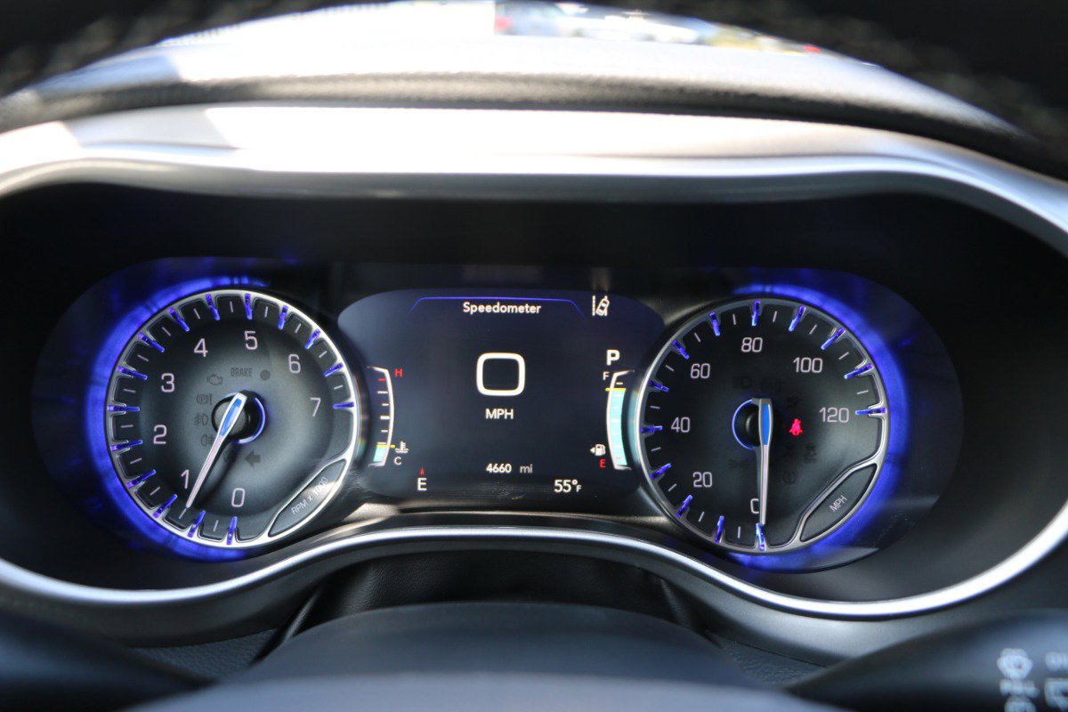 Used 2026 Chrysler Pacifica Select image 34