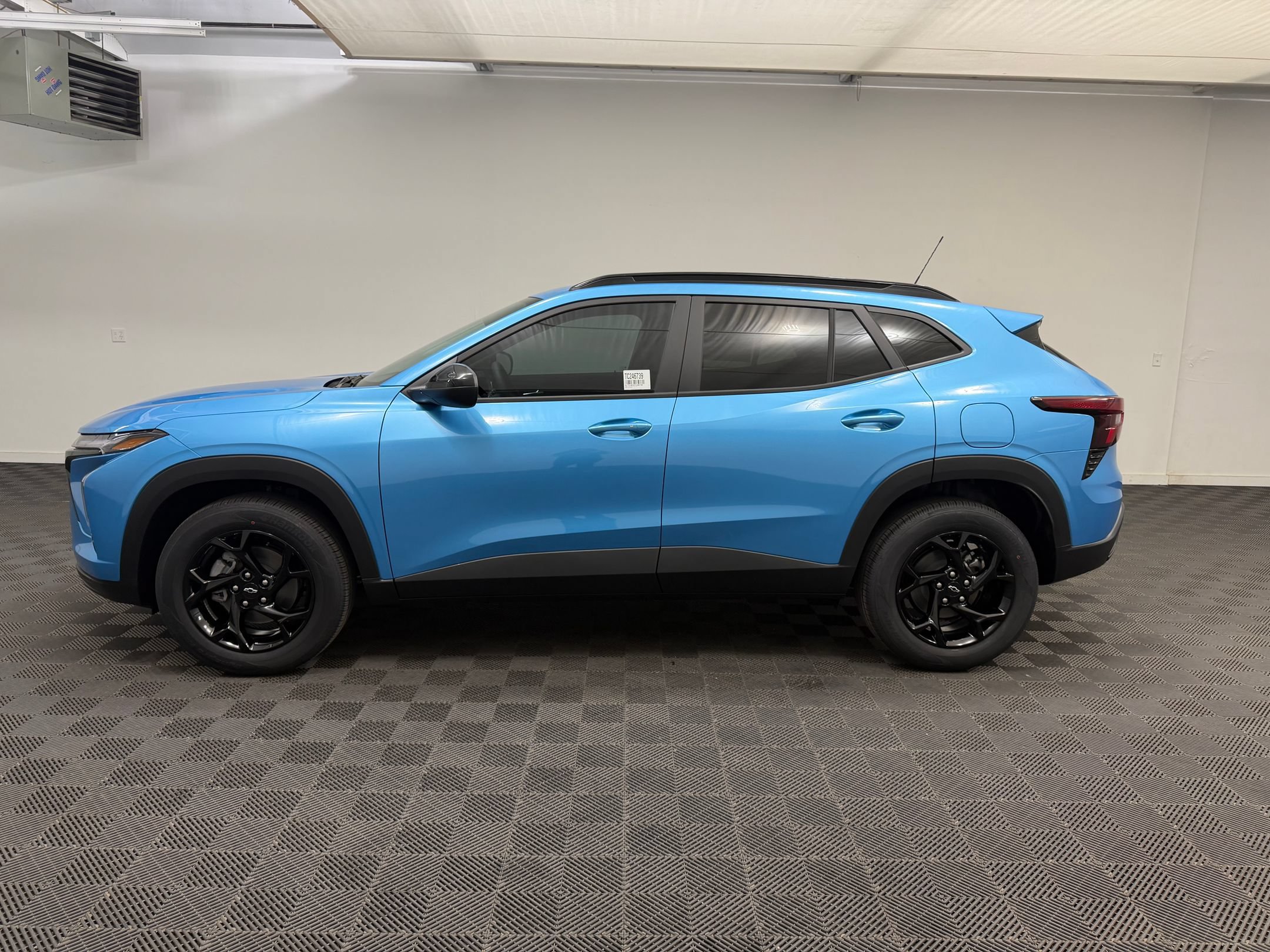 New 2026 Chevrolet Trax LT w/ Midnight Edition FWD image 2