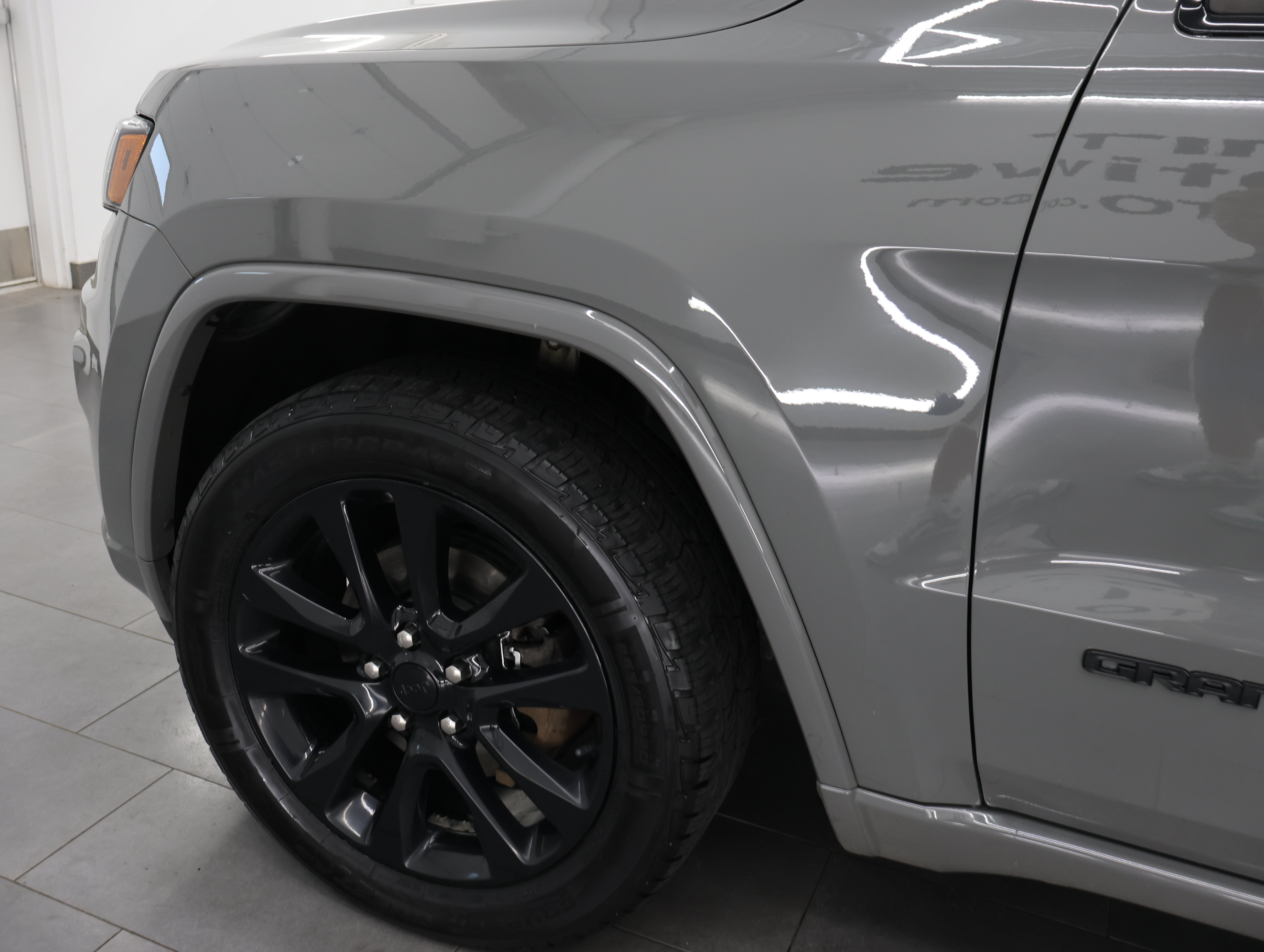 Used 2020 Jeep Grand Cherokee Altitude AWD/4WD image 34