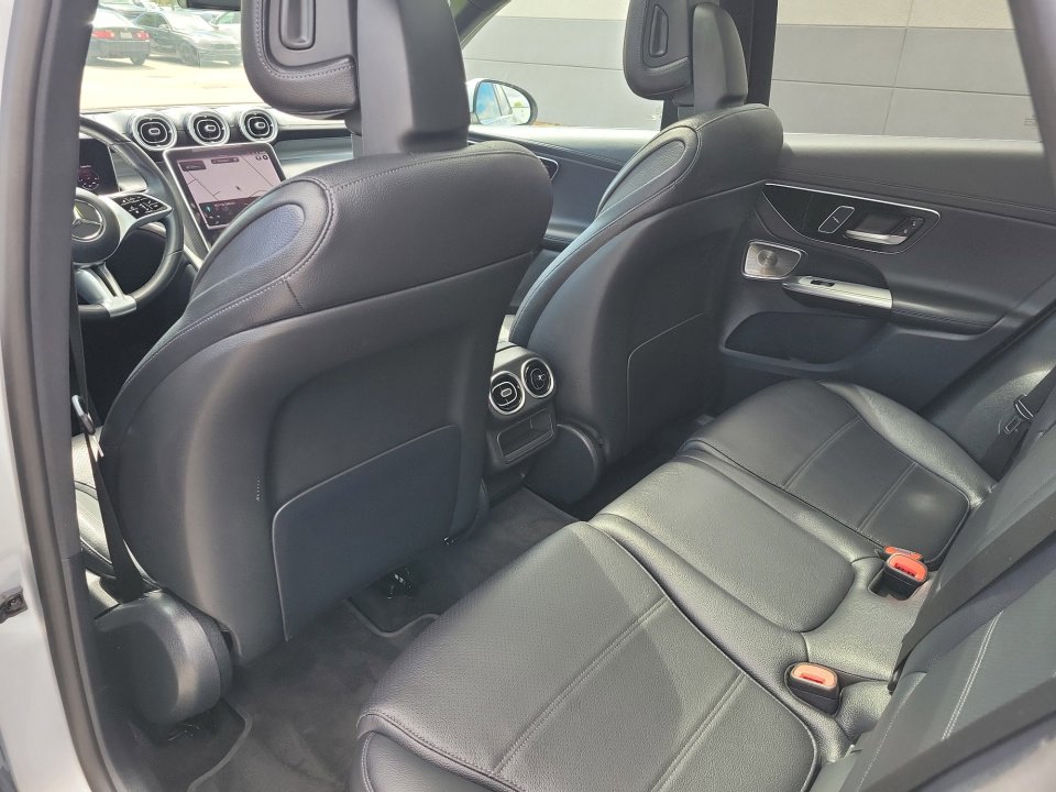 Used 2023 Mercedes-Benz GLC 300 4MATIC image 30