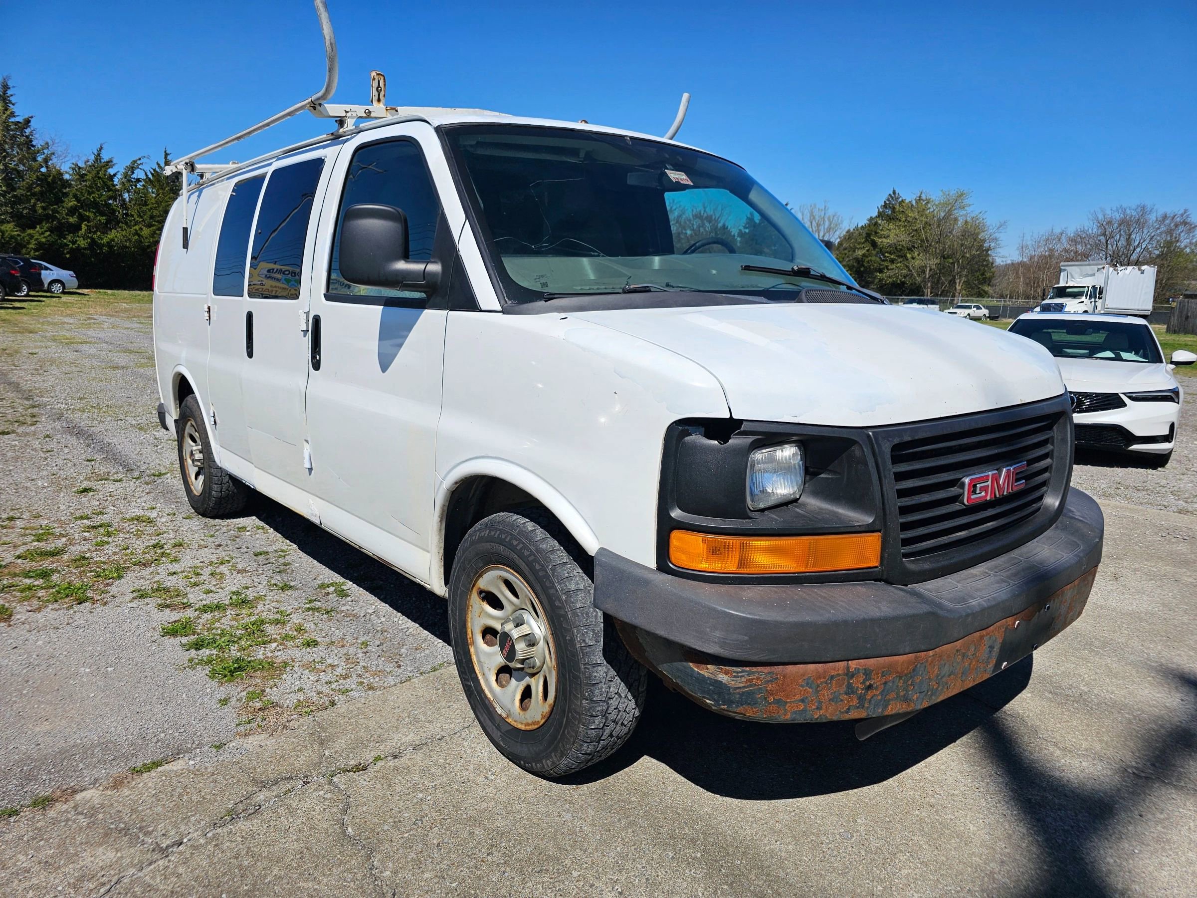 Used 2010 GMC Savana 1500 RWD image 2