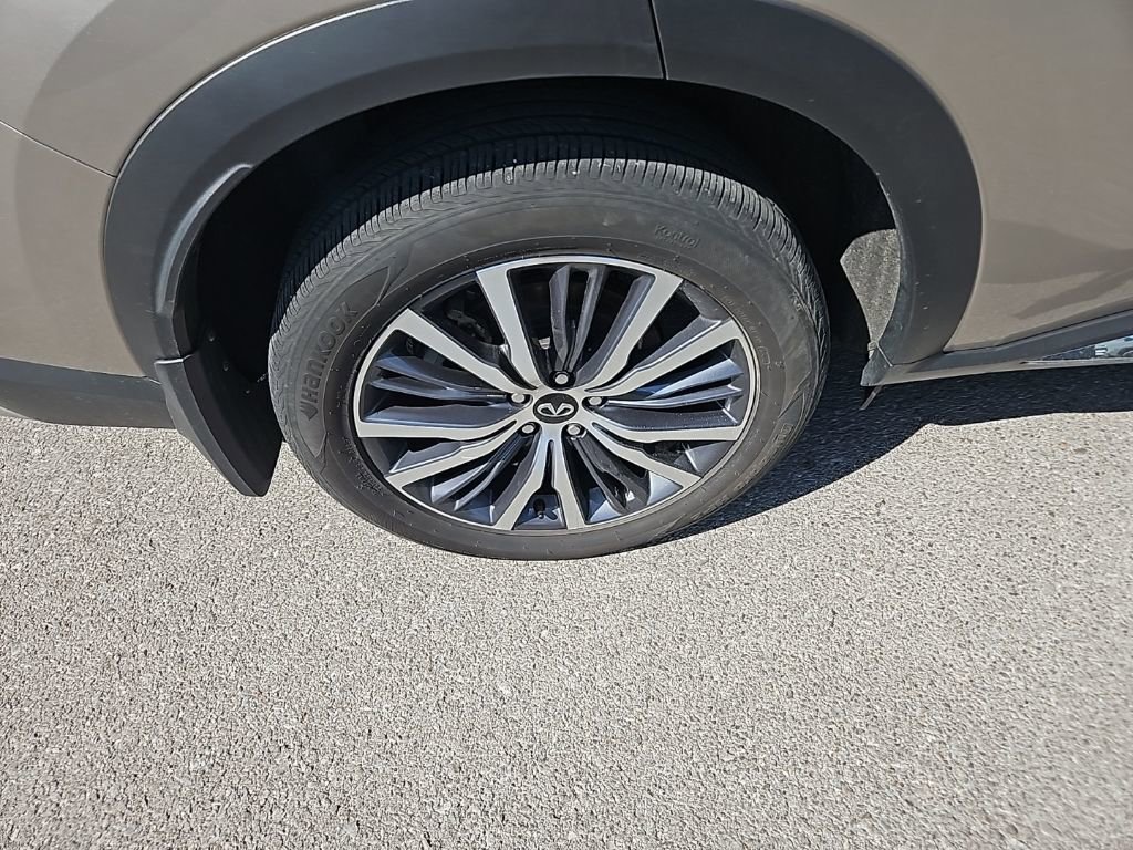 Used 2023 INFINITI QX60 Sensory w/ Cargo Package image 11