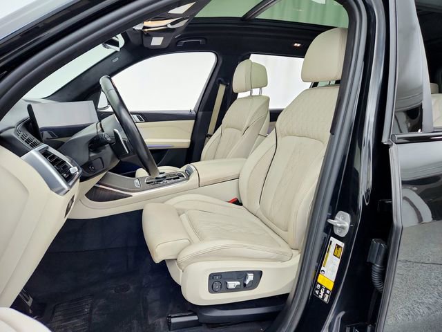 Used 2023 BMW X7 xDrive40i w/ M Sport Package image 17