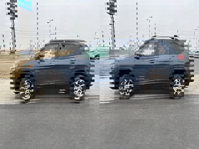 Used 2021 Jeep Cherokee Latitude w/ Mopar Interior Package image 6