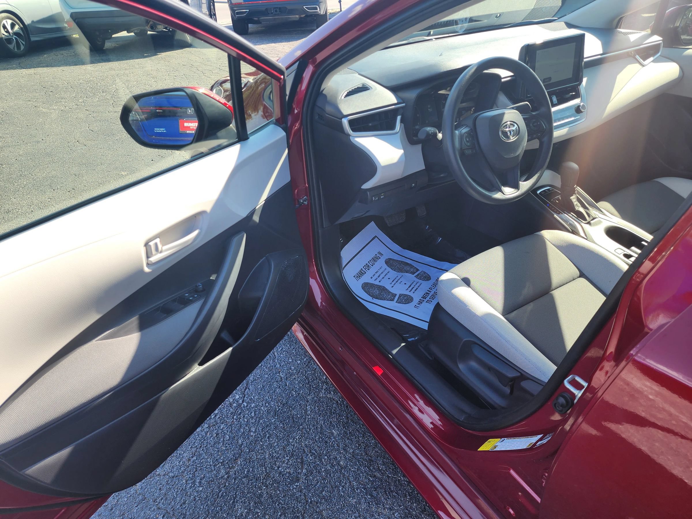 Used 2025 Toyota Corolla LE FWD image 17
