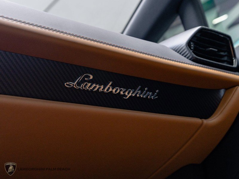 Used 2024 Lamborghini Huracan Tecnica image 12