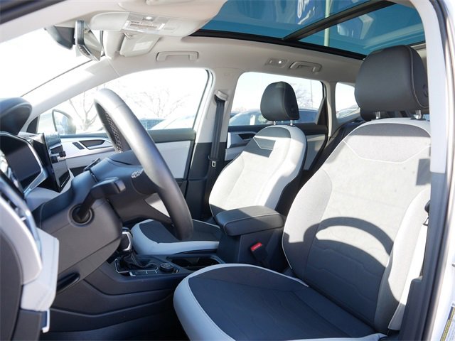 Certified 2025 Volkswagen Taos SE w/ Panoramic Sunroof Package image 15