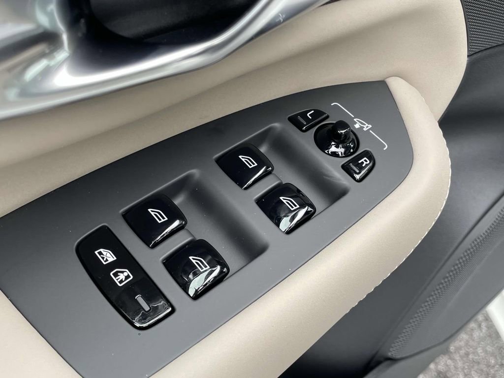 New 2026 Volvo XC90 T8 Plus image 7