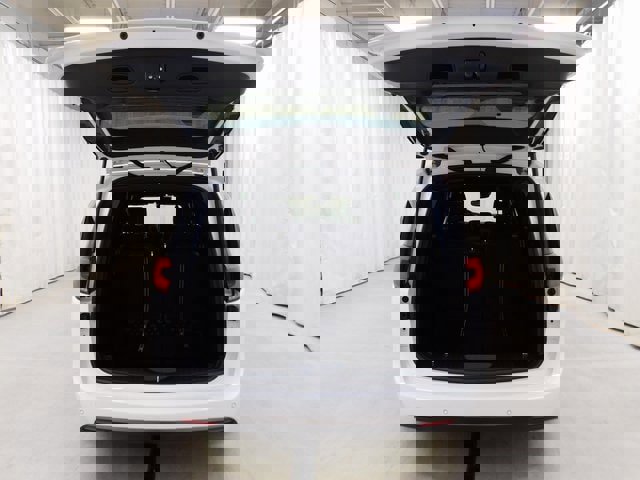 New 2026 Chrysler Pacifica Select image 15