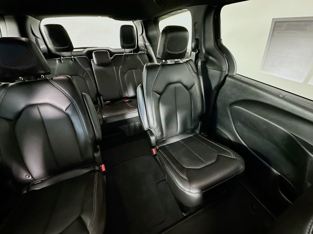 Used 2024 Chrysler Pacifica Touring-L w/ S Appearance Package FWD image 14