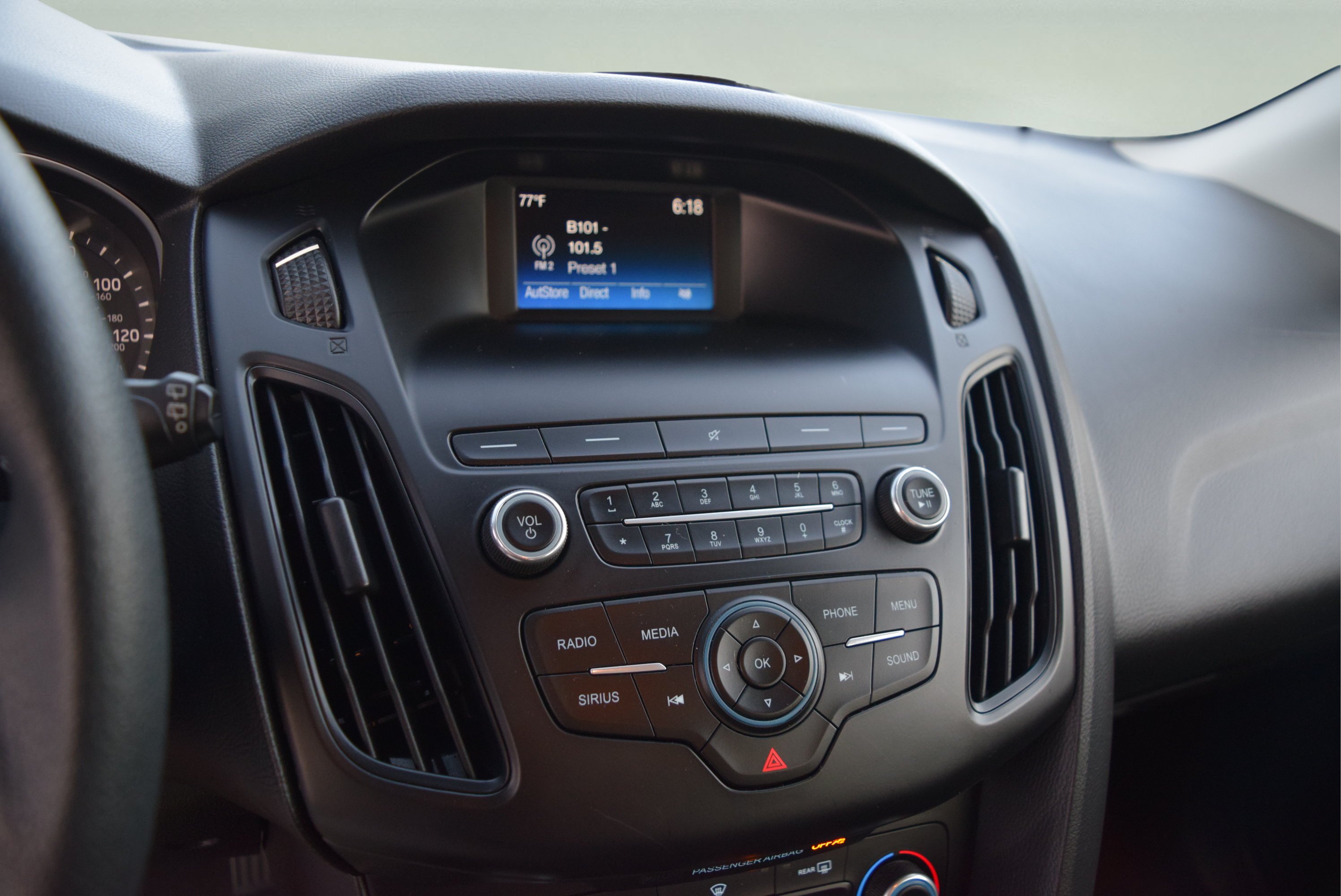 Used 2018 Ford Focus SE FWD image 13
