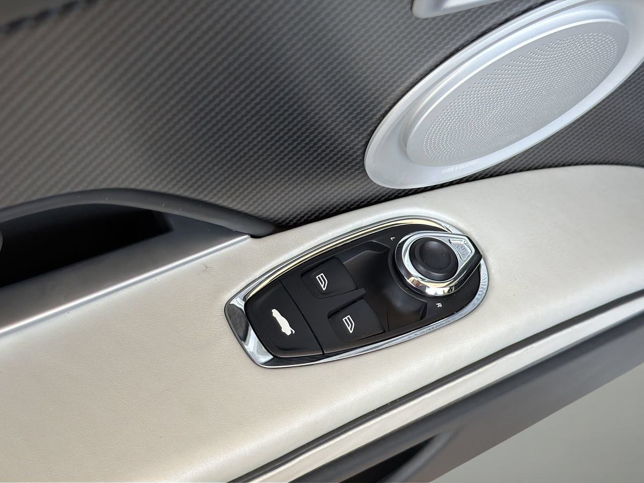 Used 2023 Aston Martin DBS Superleggera Volante RWD image 11