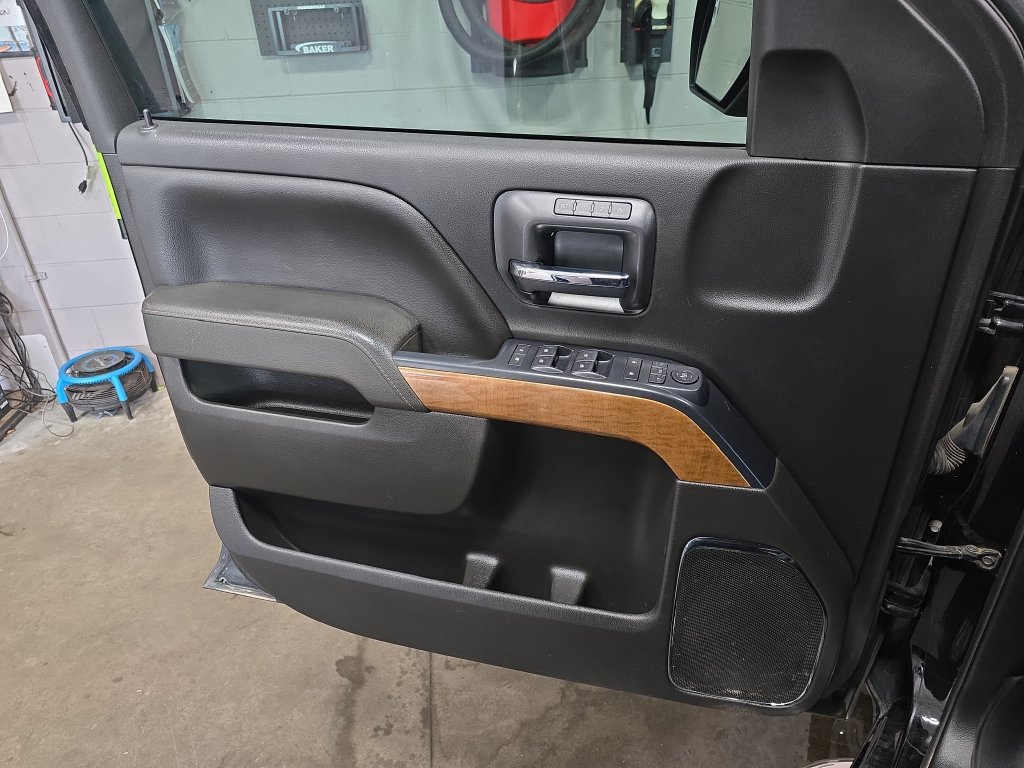 Used 2018 Chevrolet Silverado 2500 LTZ w/ Snow Plow Prep Package AWD/4WD image 28