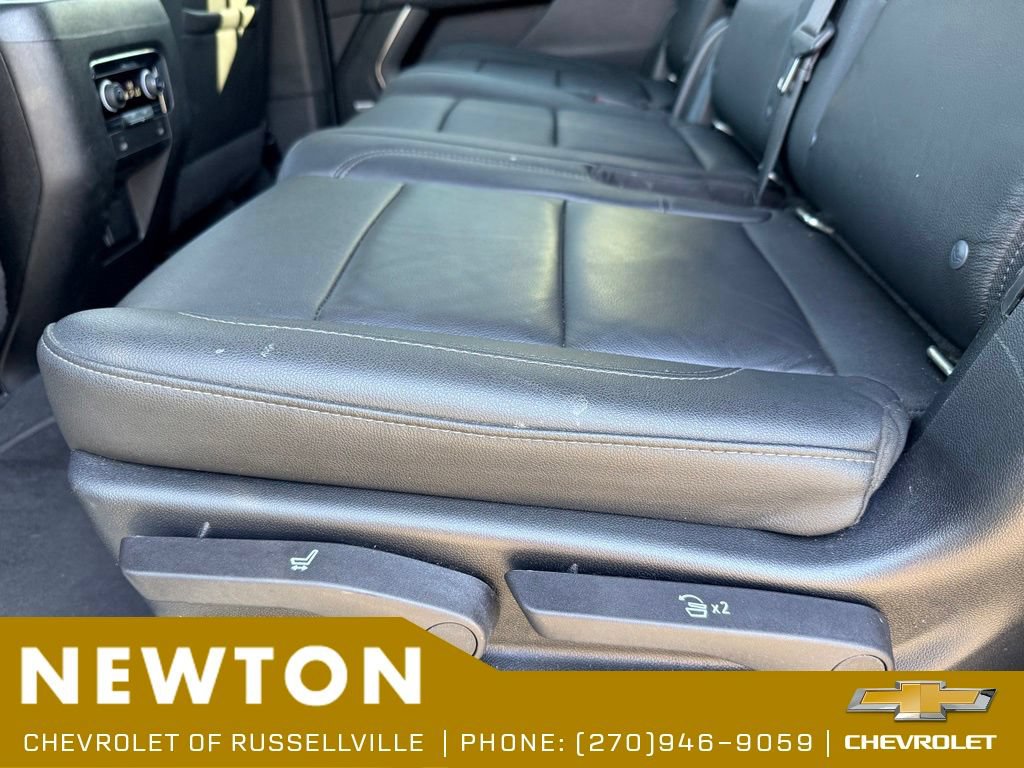Used 2022 Chevrolet Suburban LT RWD image 17
