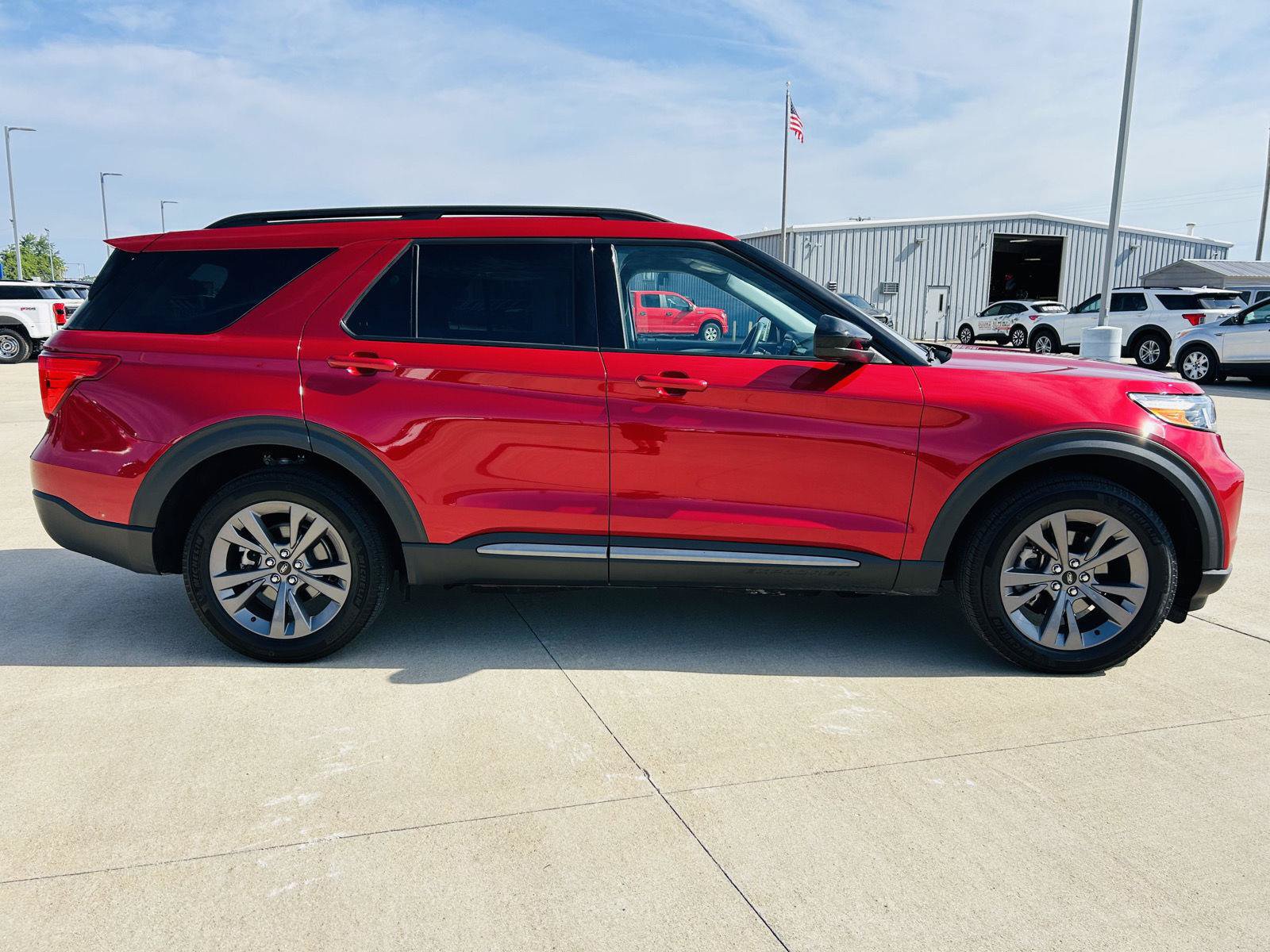 Used 2024 Ford Explorer XLT w/ Equipment Group 202A AWD/4WD image 40