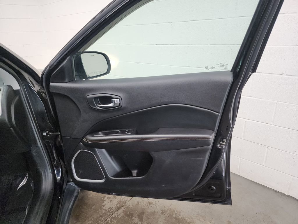 Used 2019 Jeep Compass Latitude image 29