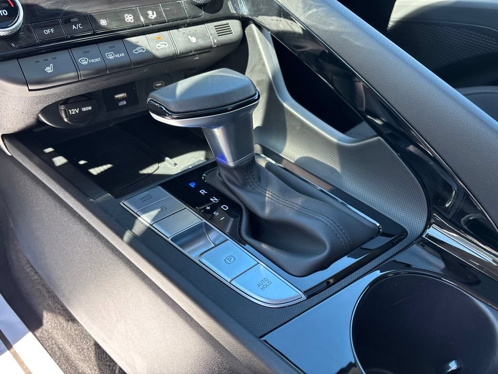 Certified 2025 Hyundai Elantra SEL FWD image 17