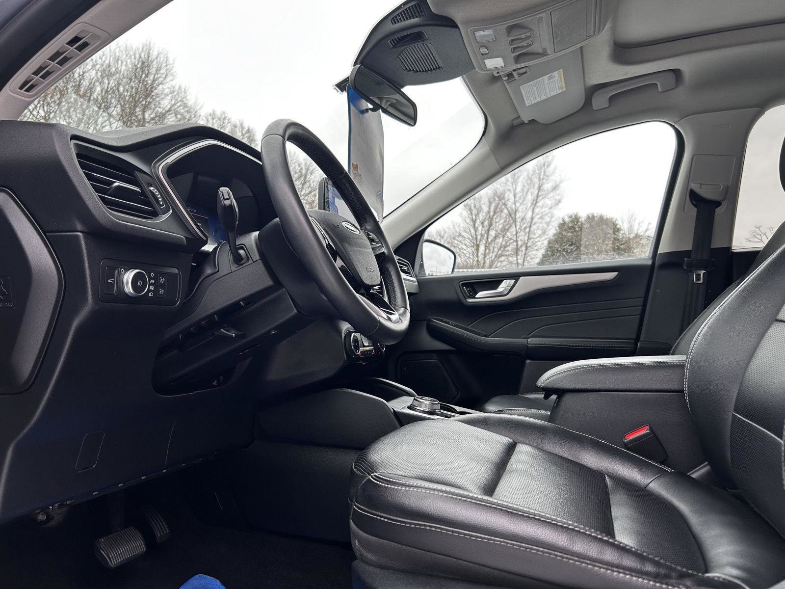 Used 2022 Ford Escape SEL w/ Technology Package image 9