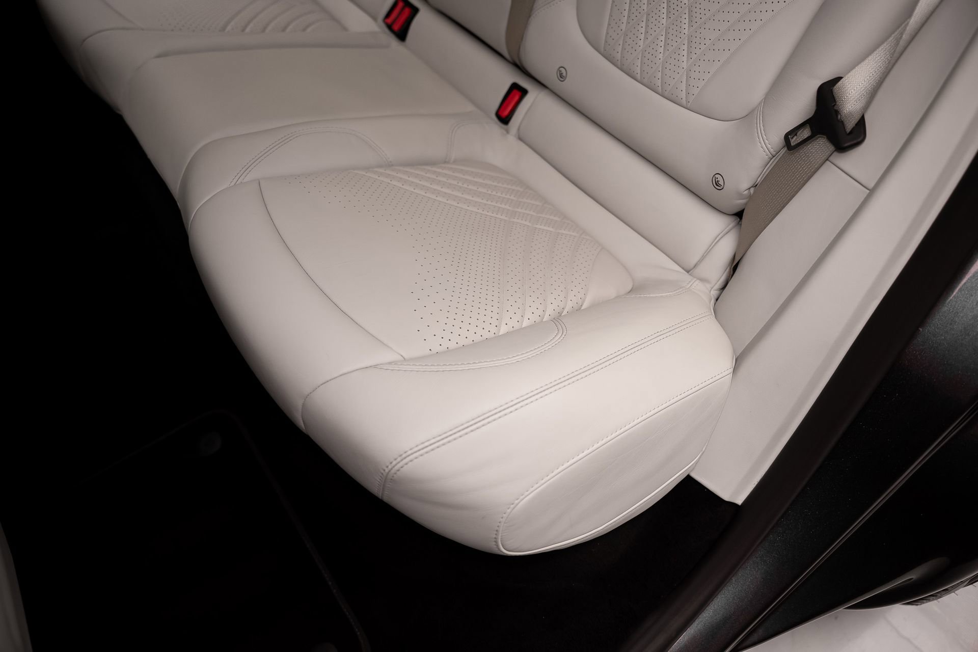 Used 2023 Aston Martin DBX AWD/4WD image 65