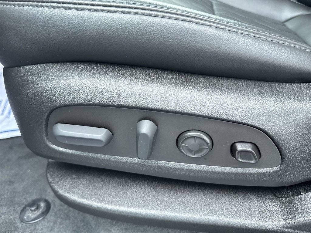 Used 2022 Buick Enclave Avenir w/ Avenir Technology Package image 18