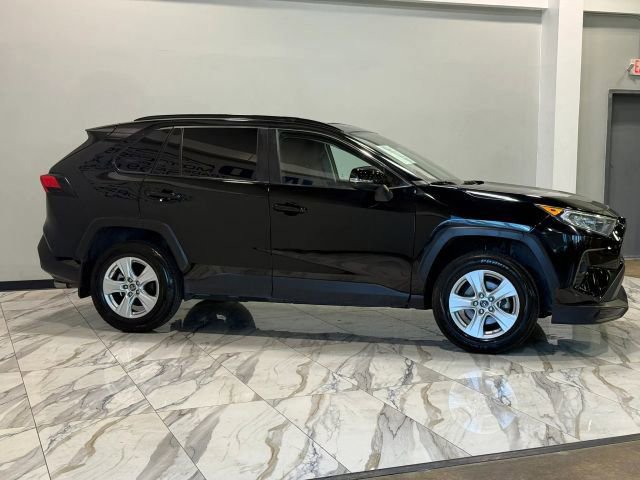 Used 2019 Toyota RAV4 XLE w/ Convenience Package image 5