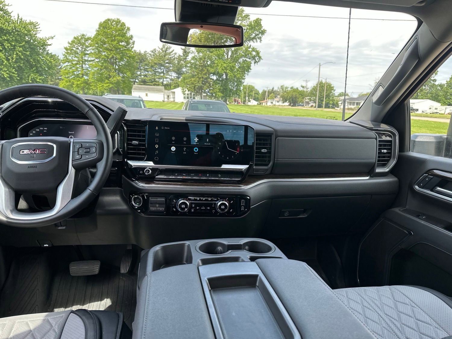 Used 2025 GMC Sierra 2500 SLE w/ SLE Value Package; AWD/4WD image 19