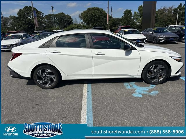 Certified 2025 Hyundai Elantra Sport w/ Cargo Package FWD image 5