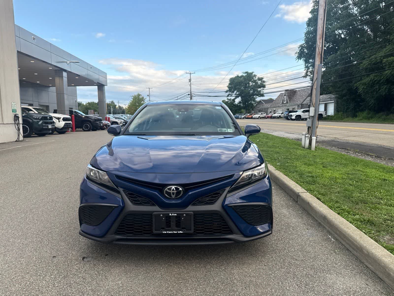 Used 2023 Toyota Camry SE w/ Cold Weather Package AWD/4WD image 2