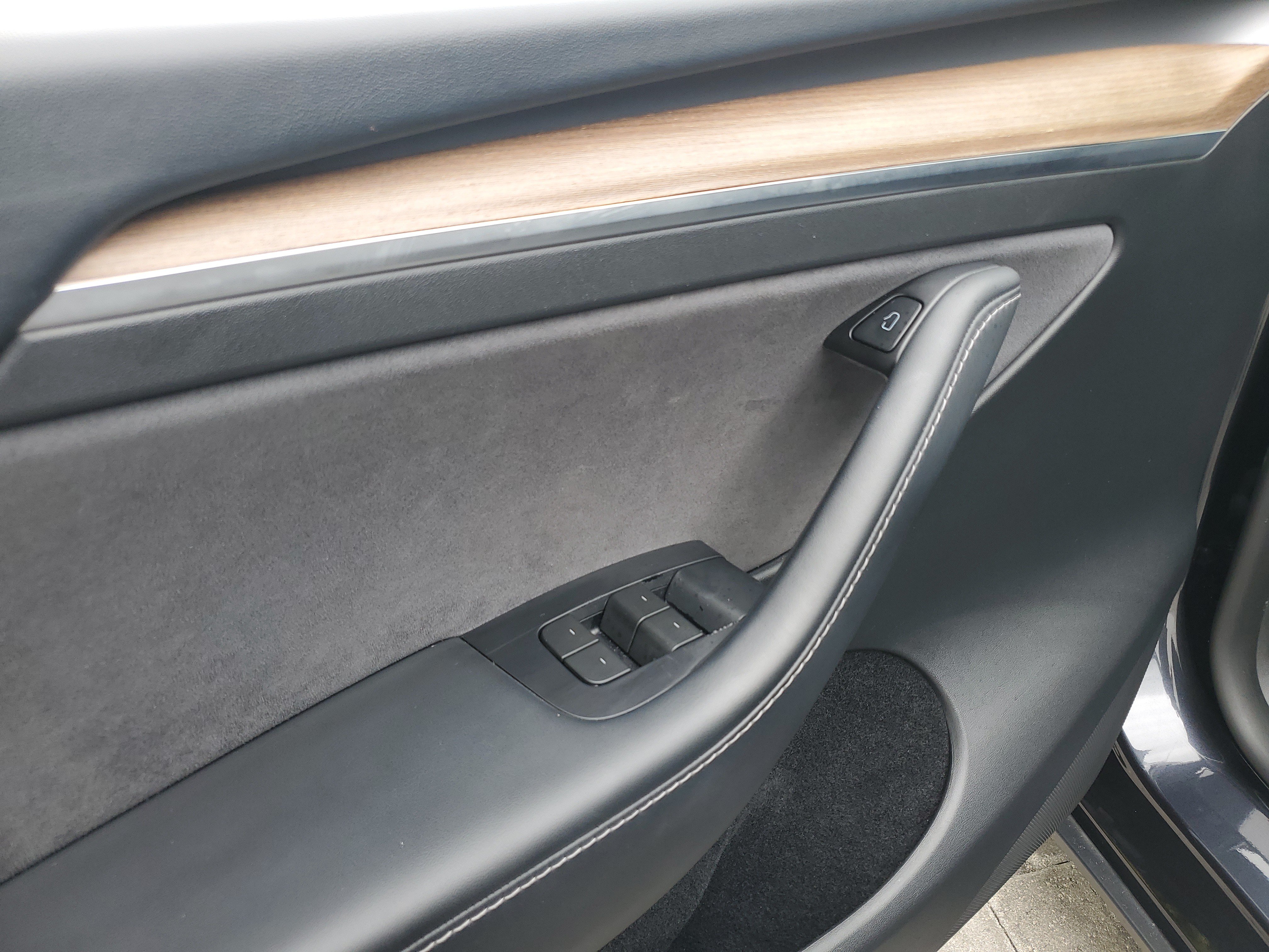 Used 2024 Tesla Model Y Long Range RWD image 18