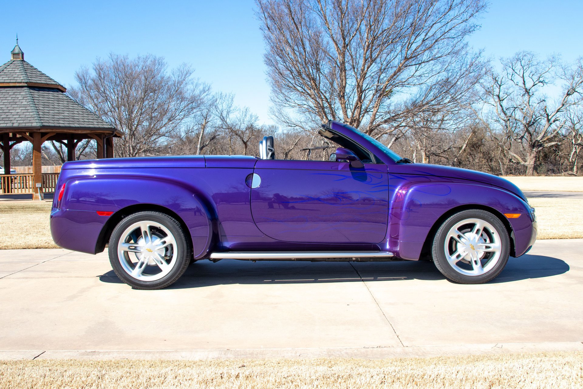 Used 2004 Chevrolet SSR w/ Preferred Equipment Group RWD image 34