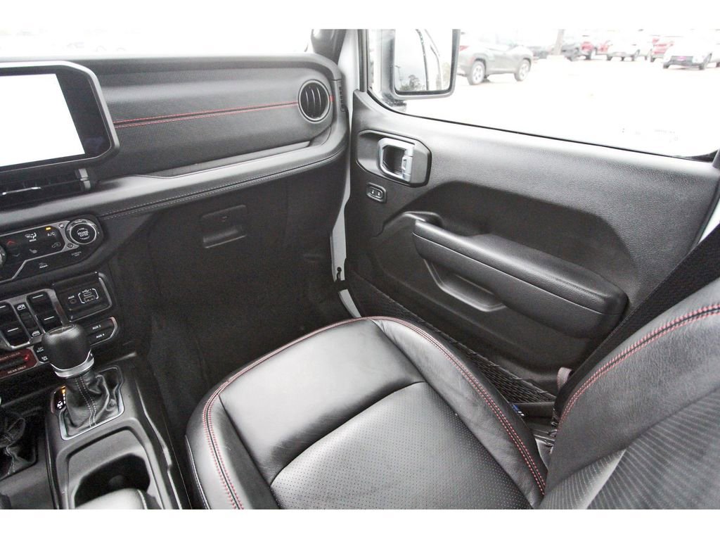 Used 2024 Jeep Gladiator Rubicon w/ Technology Group image 13