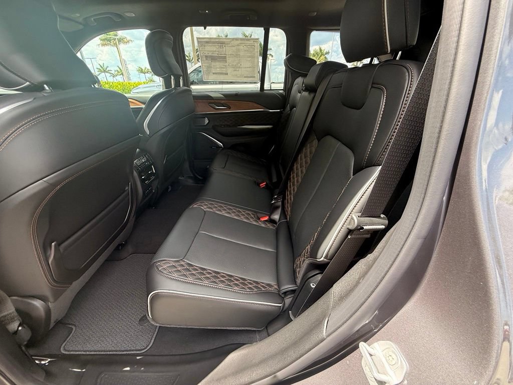 New 2026 Jeep Grand Cherokee Summit AWD/4WD image 25