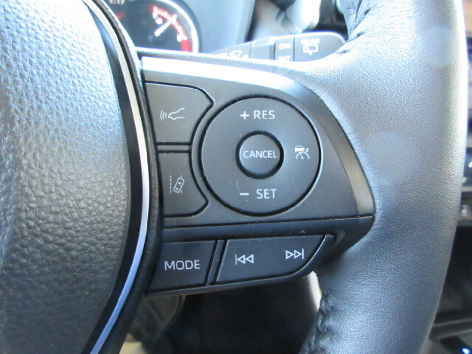 Used 2025 Toyota RAV4 XLE Premium image 20
