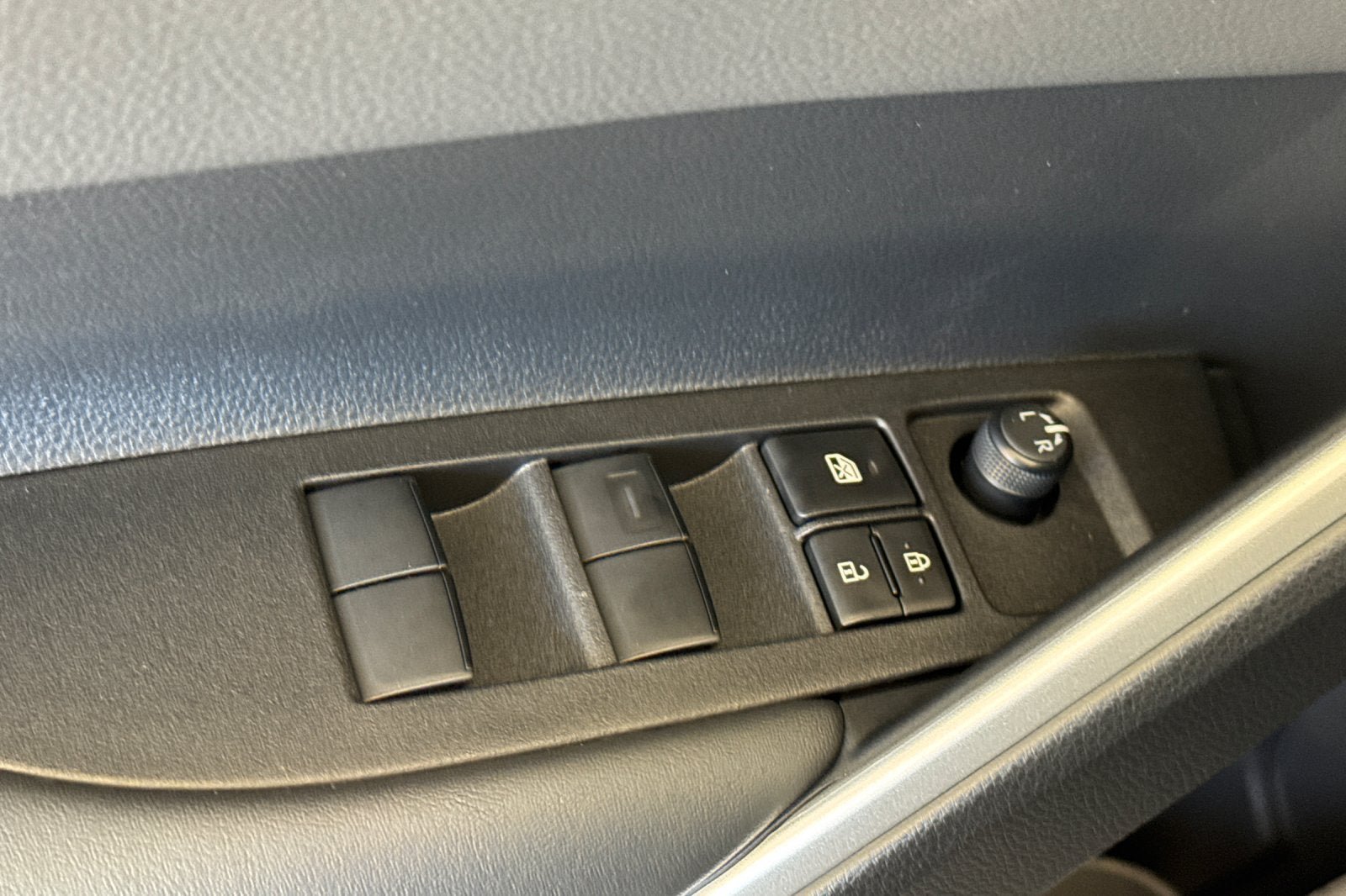 New 2026 Toyota Corolla Cross XLE w/ Convenience Package FWD image 13