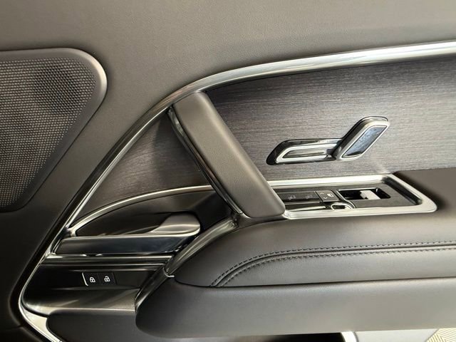 New 2025 Land Rover Range Rover SE image 30